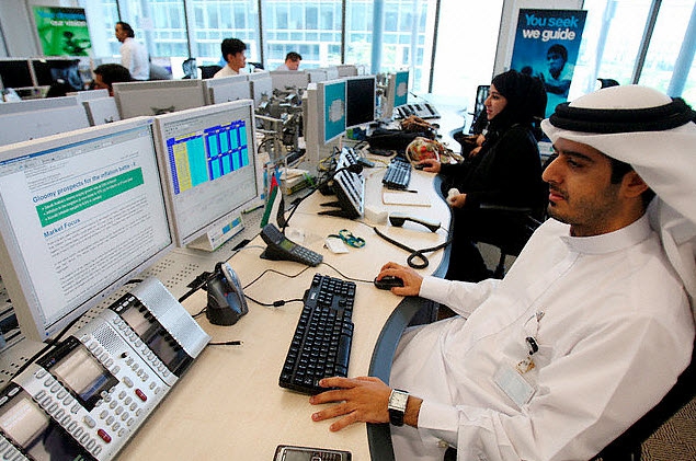1085x1500_ОАЭ_Working in the United Arab Emirates.jpg